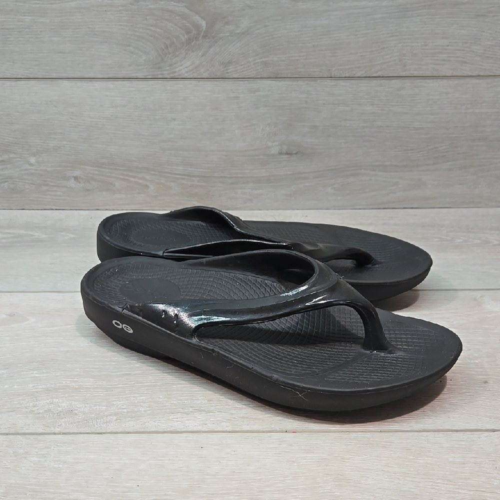 Oofos Women Thong T Strap Black Flip Flop Sandals Shoes Sz 9